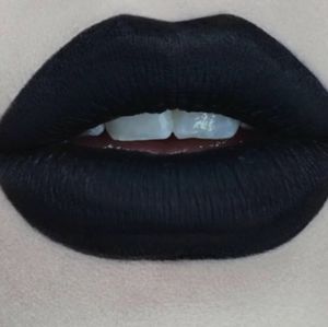 🖤Kat Von D "Witches" Everlasting Kiss ( Last One)